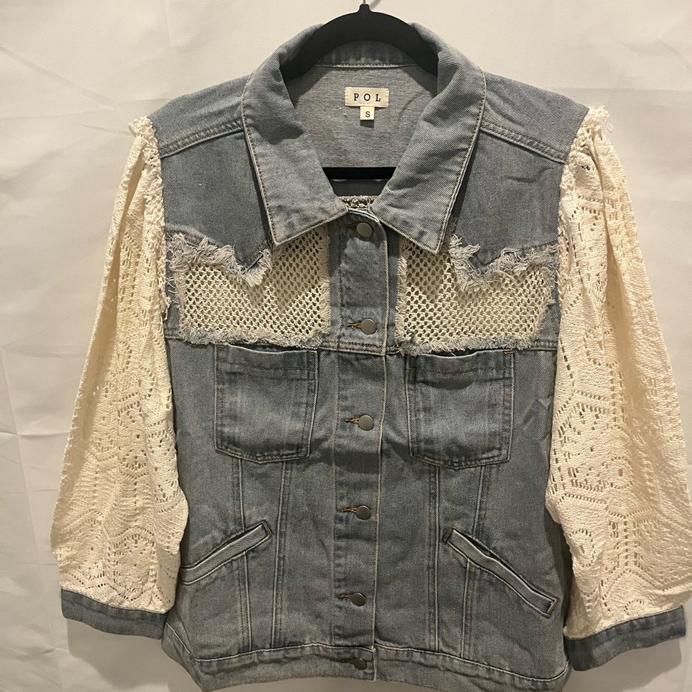 Brand New POL Women's Blue Denim Jacket with floral Cream Lace balloon Sleeves.